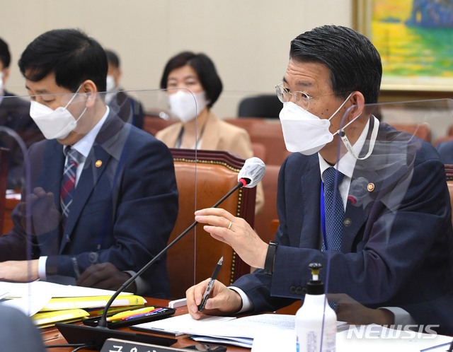 은성수 가상화폐는 잘못된 길투자자보호 대상 될 수 없어